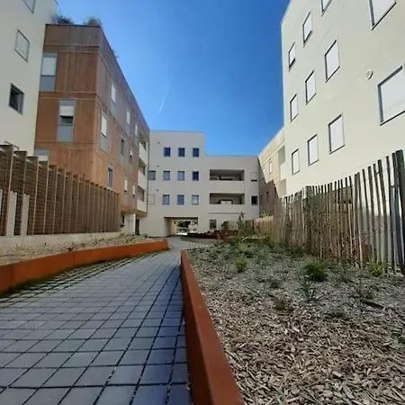 Apartment Studio + Parking En Residence. Bail Mobilite Possible. *