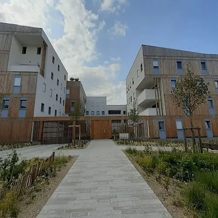 Studio + Parking En Residence. Bail Mobilite Possible. *
